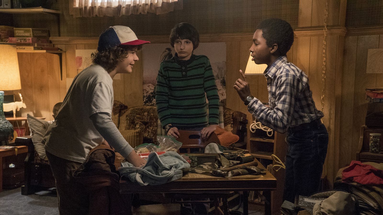 stranger_things_dustin_mike_lucas_4240.0