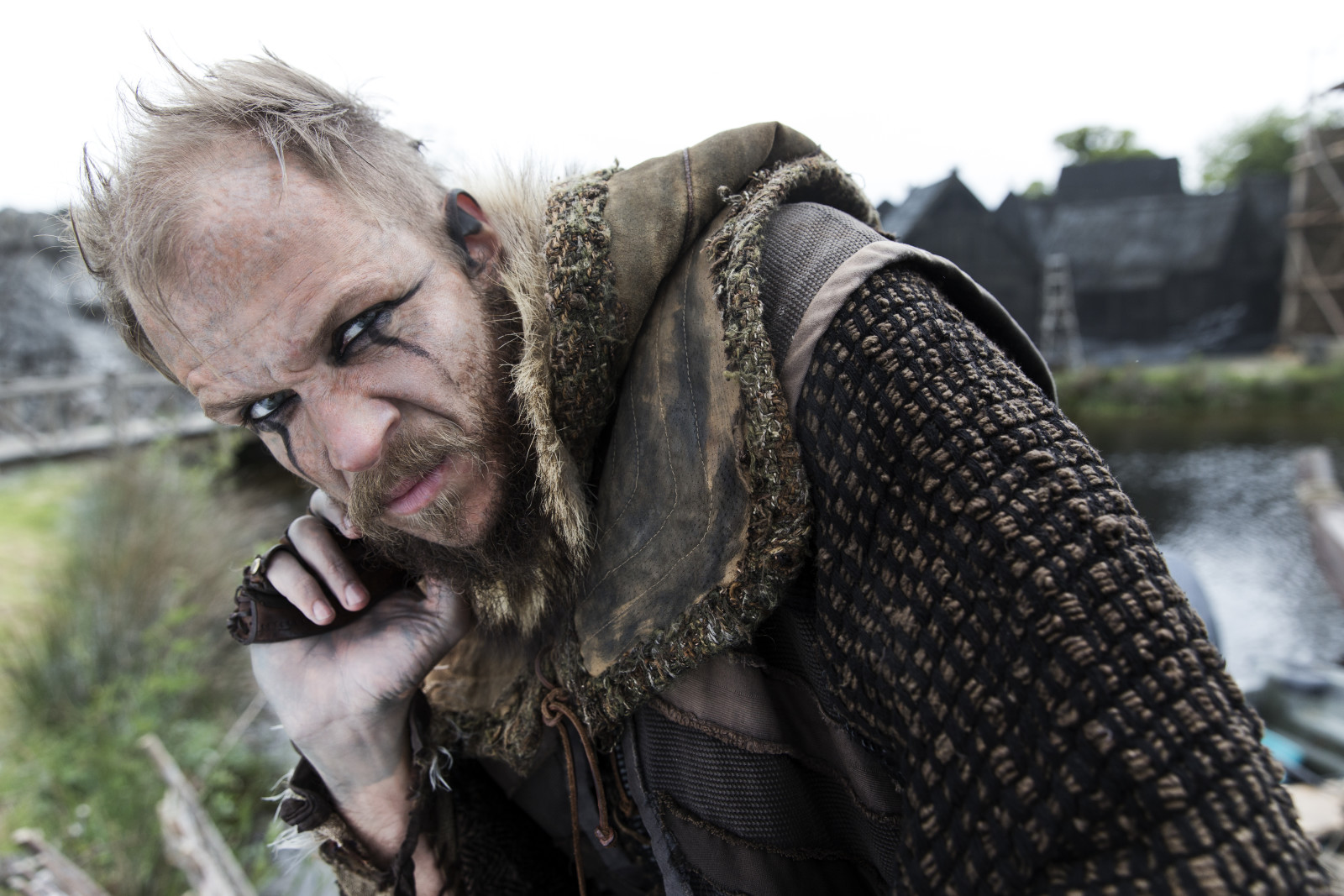 Cursed: Gustaf Skarsgard nel cast della nuova serie Netflix