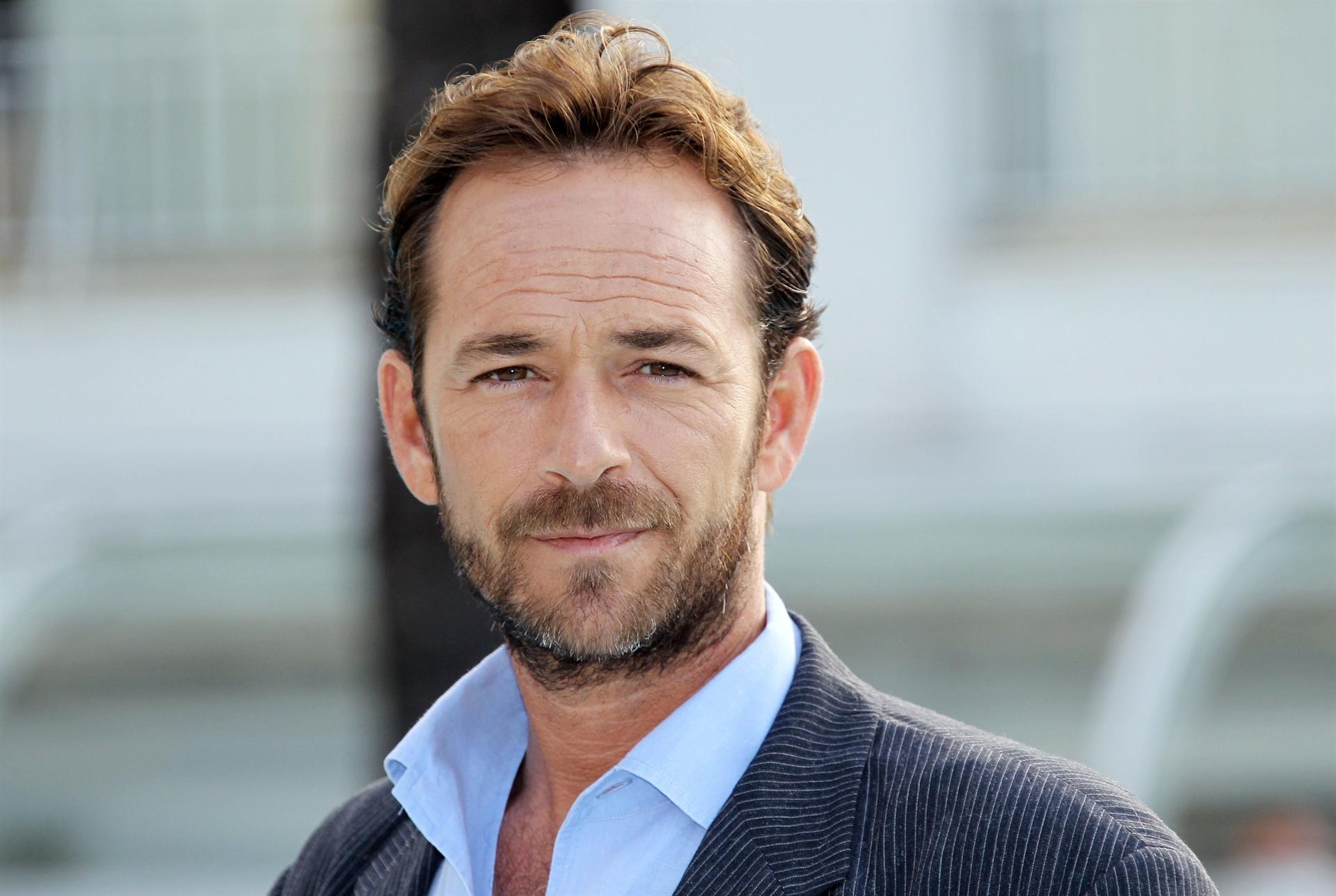 Il sequel di Beverly Hills 90210 omaggerà Luke Perry