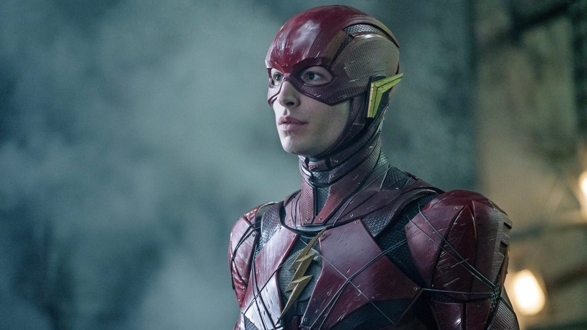The Flash - Ezra Miller scriverà la sceneggiatura del film con Grant Morrison