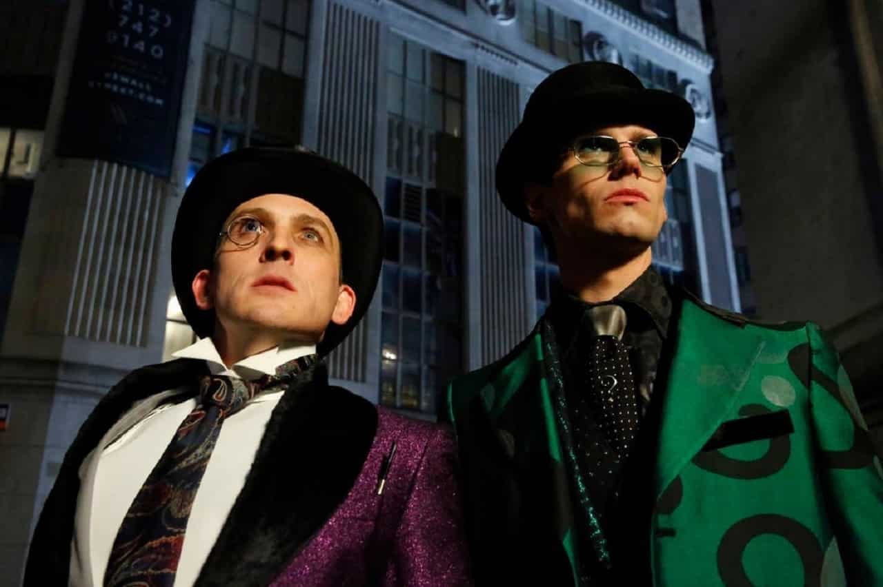 Gotham - Nel trailer dell'episodio finale arriva Batman