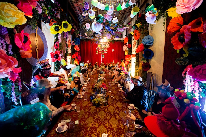 Mad Hatter's (Gin &) Tea Party: siete tutti invitati al cospetto del Cappellaio Matto