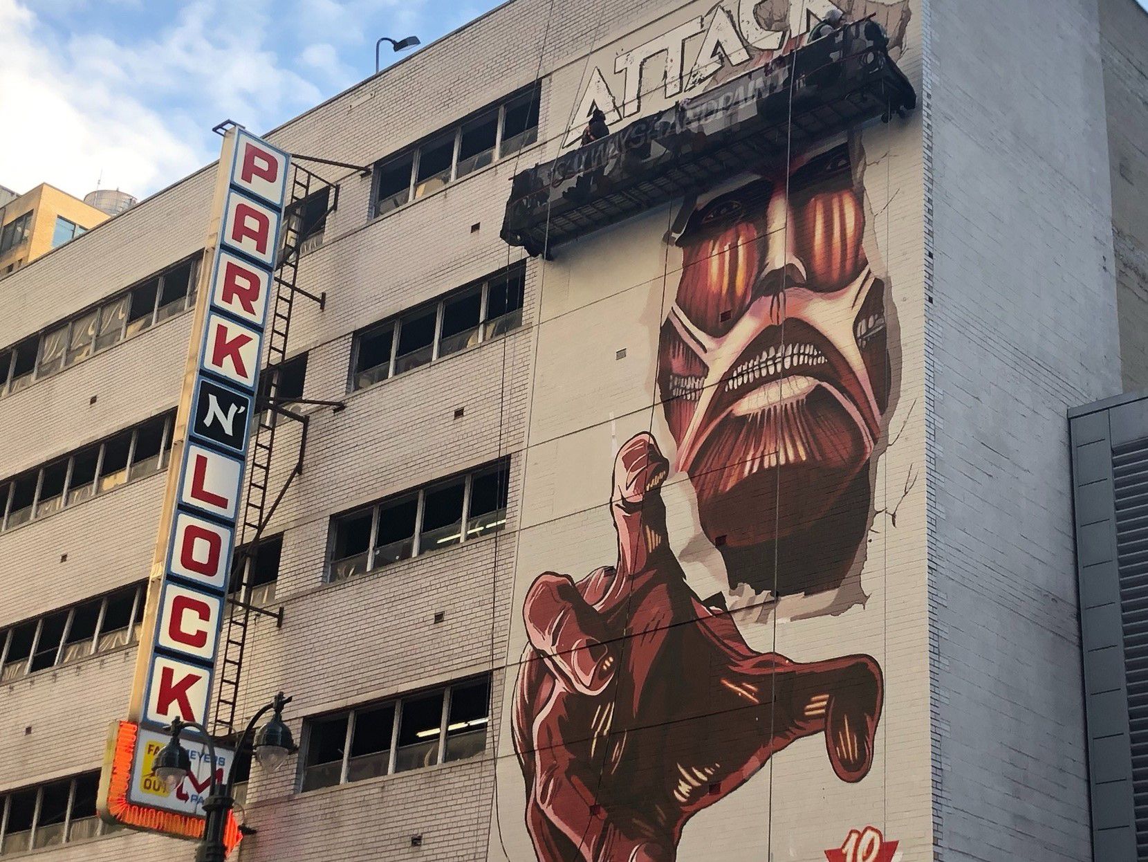 Attack on Titan - New York festeggia 100 milioni di copie vendute