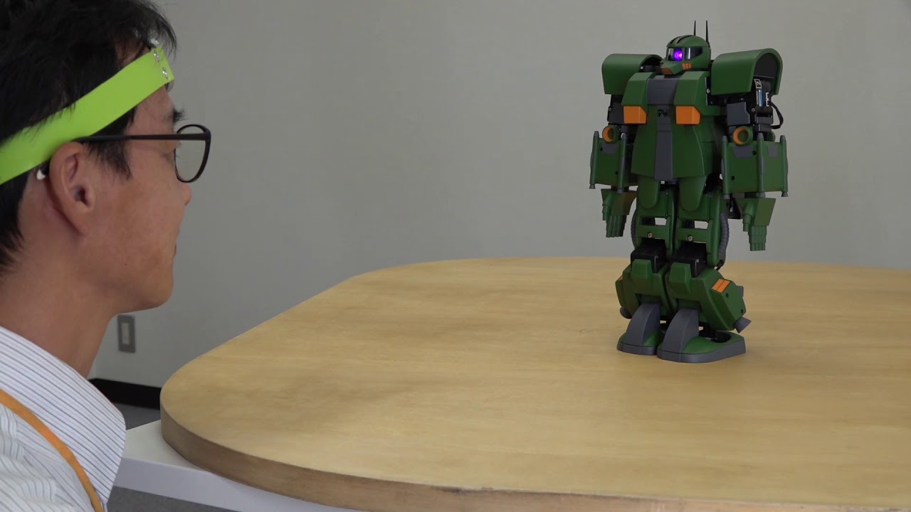 Gundam Gunpla muove pensiero