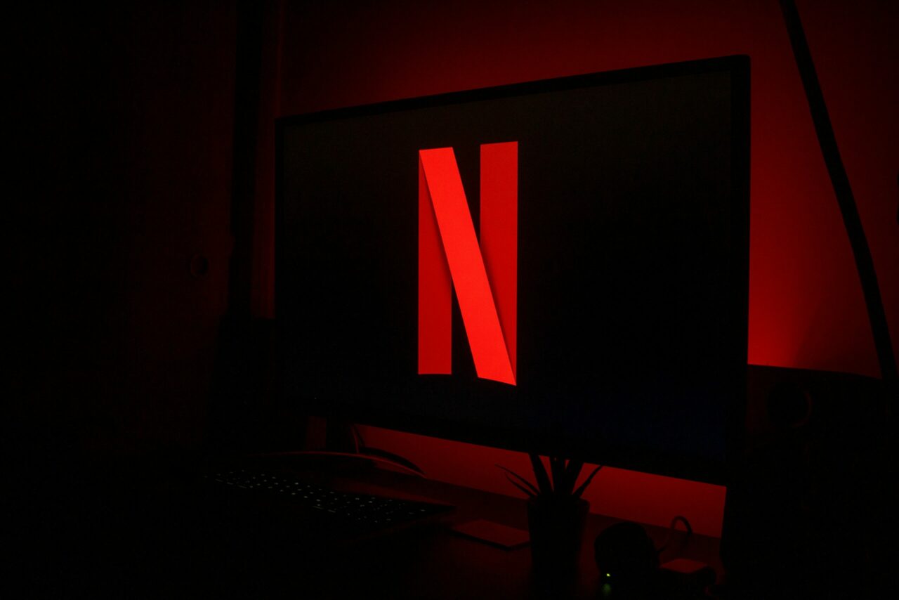 Da Lucy a Saw i contenuti rimossi da Netflix e come vederli