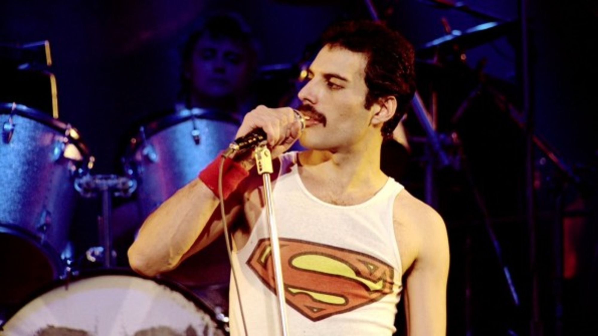 freddy-merc-supe-2-1-OqYKZp.jpeg