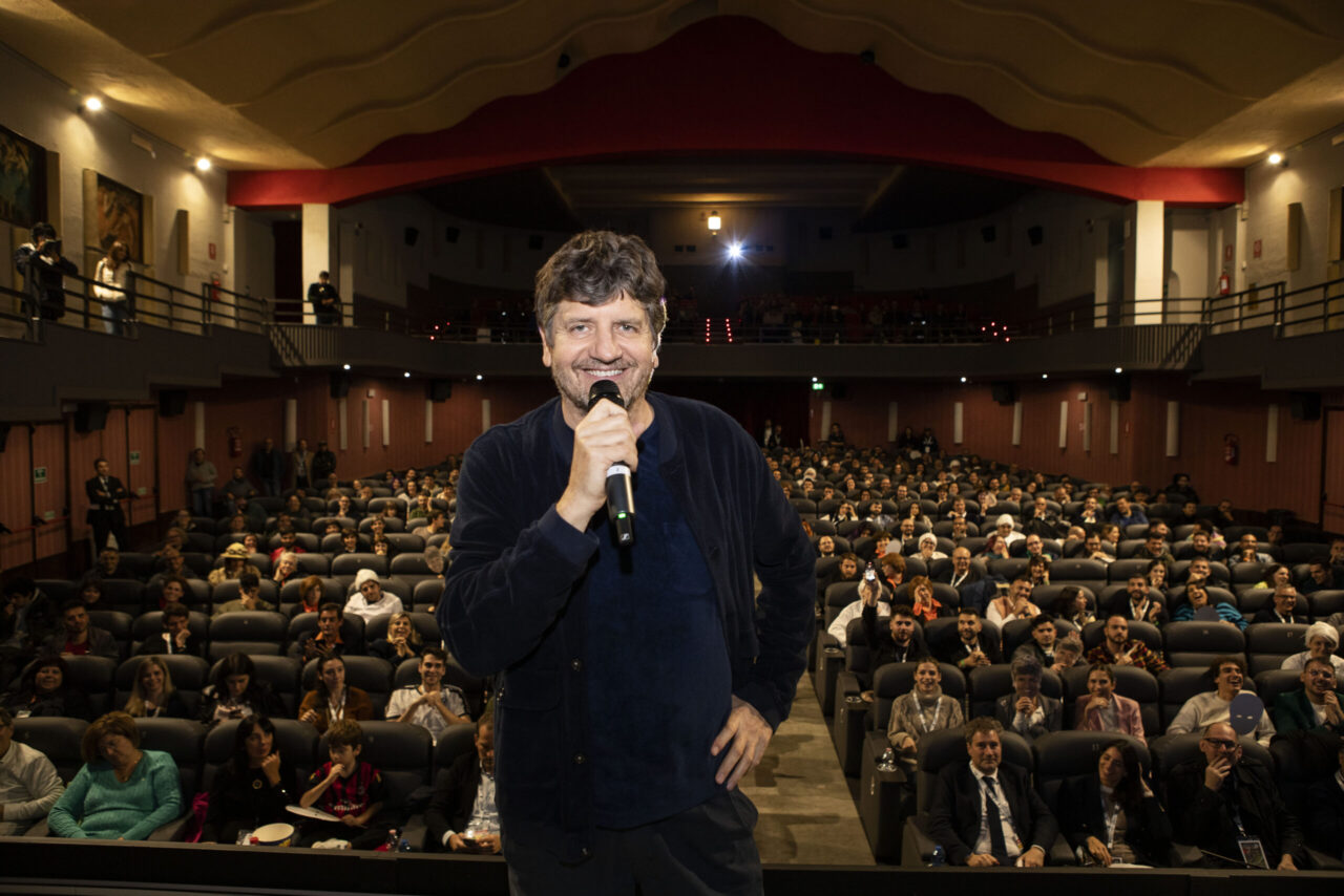PrimeVideo_Amazing-FabioDeLuigi_Panel_LuccaC&G23