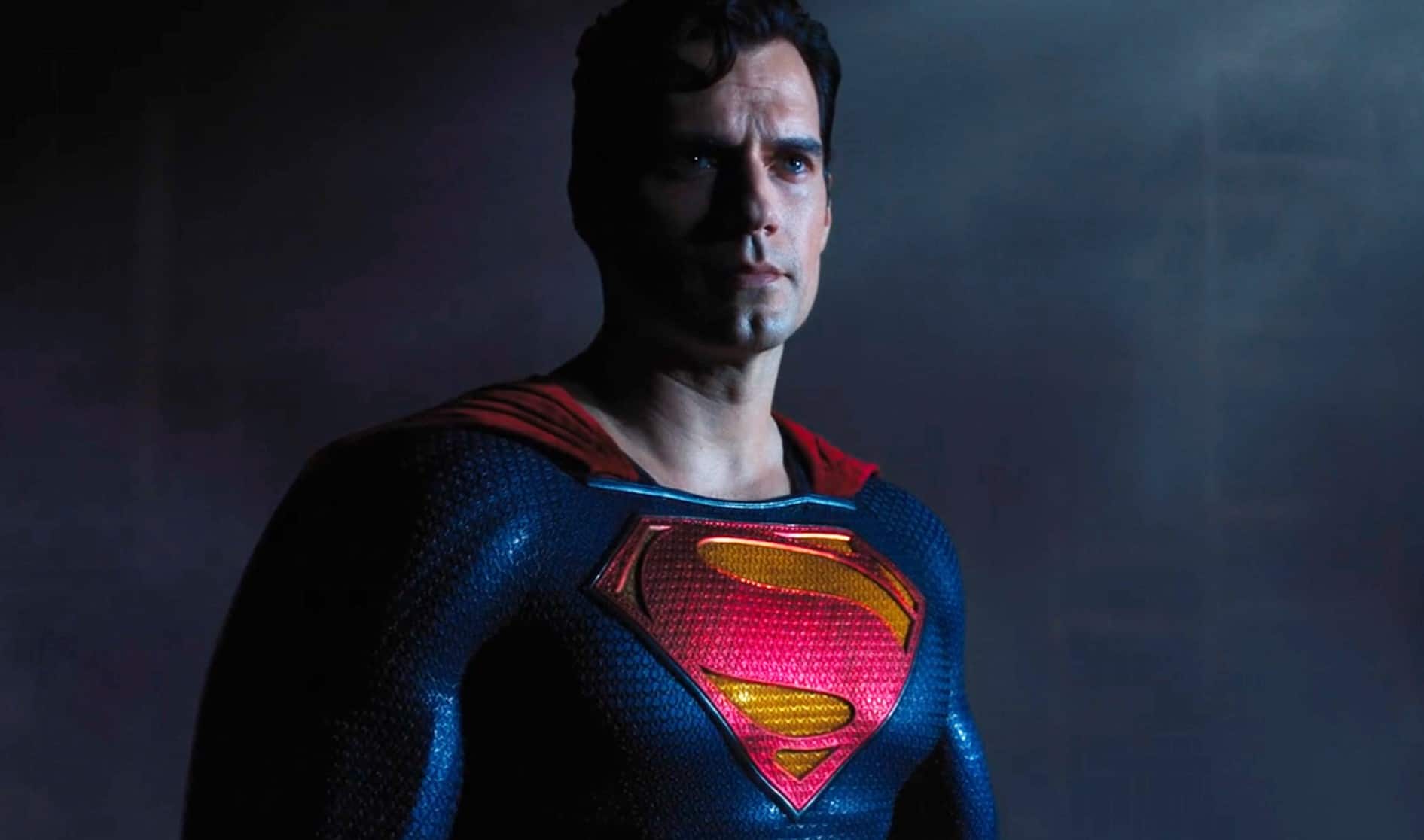 Henry Cavill è ancora Superman: salva un collega sul set che rischiava di annegare
